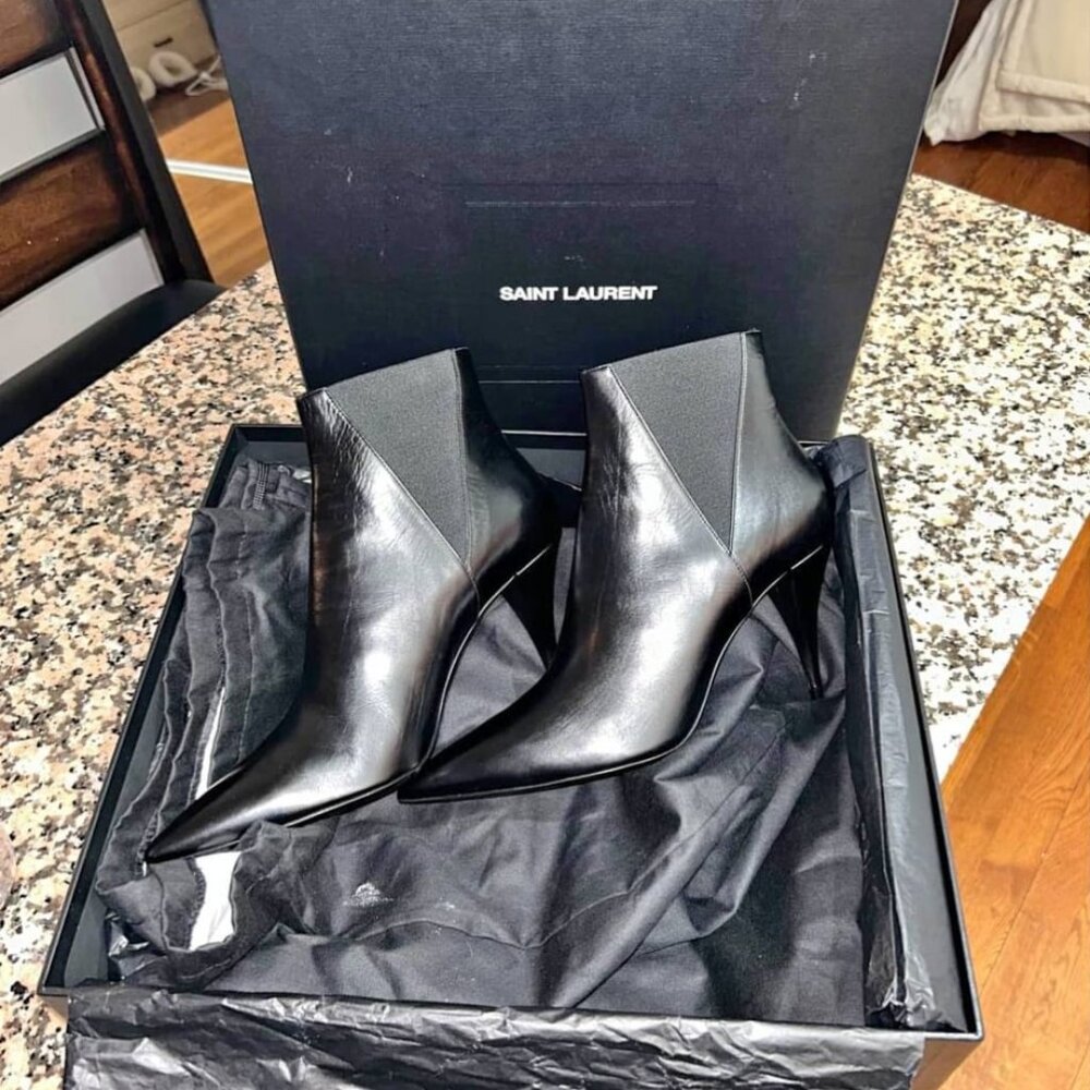 SAINT LAURENT Kiki Black Leather Ankle Boots